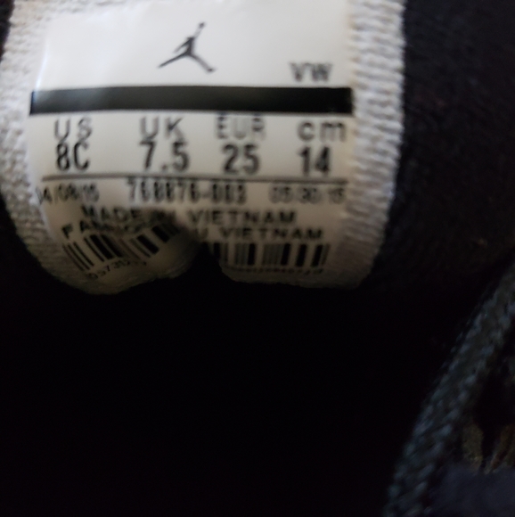 👟 Jordan 11 Retro Low Kids Sneaker Shoes - Picture 5 of 6